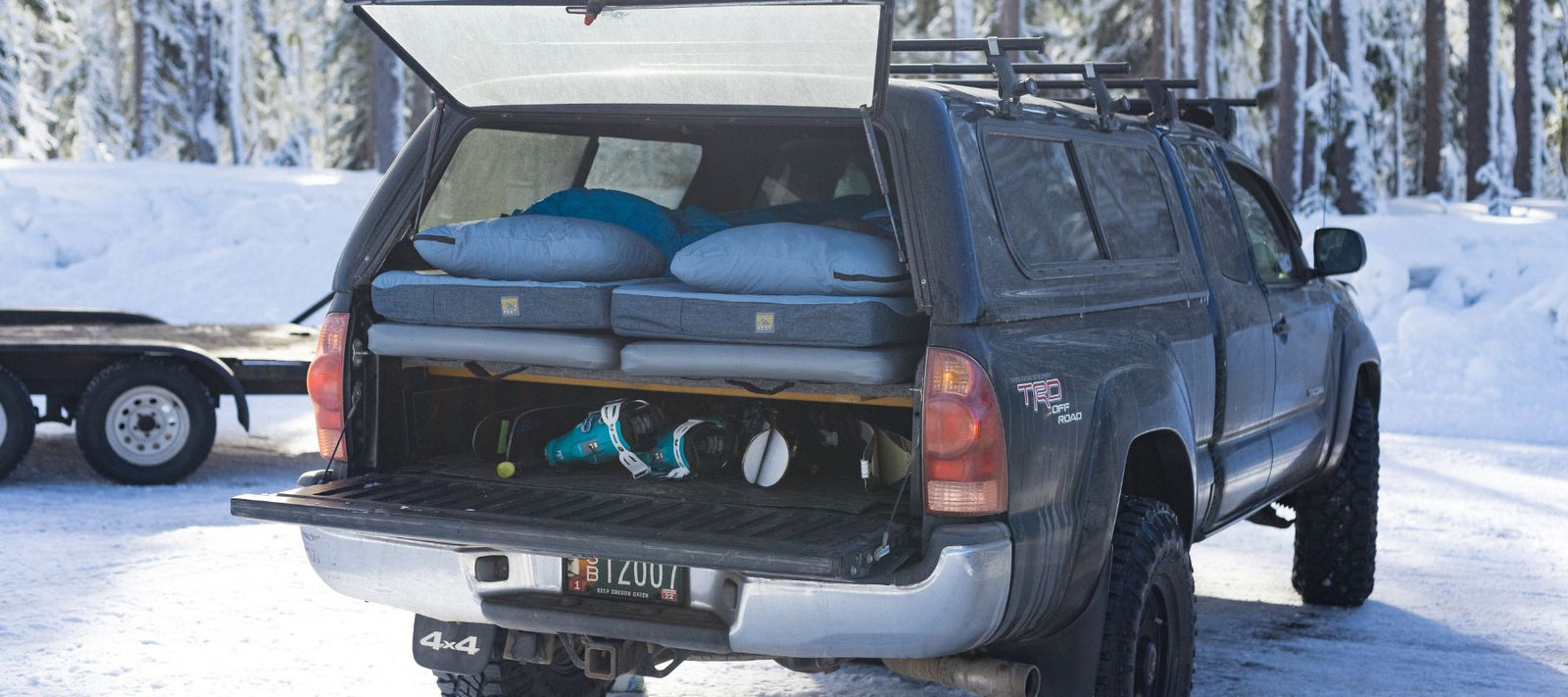 toyota tundra in the snow with hest sleep system in the back 
